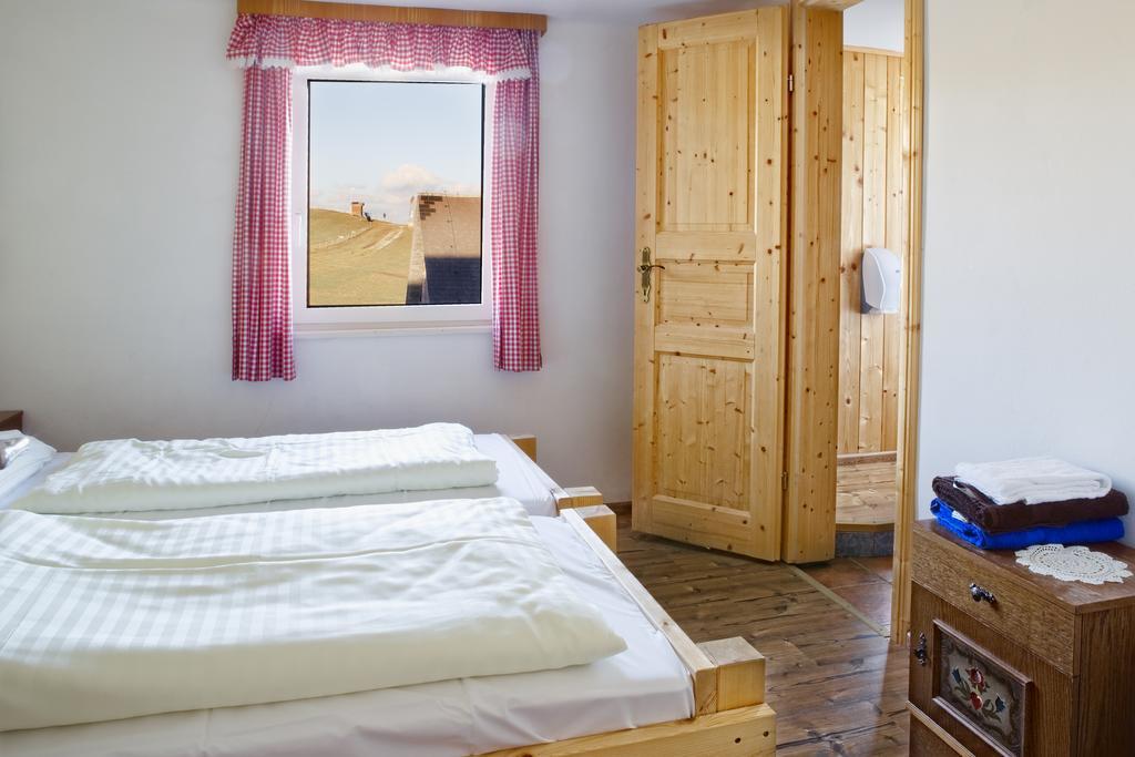 Hotel Altes Almhaus Maria Lankowitz Zimmer foto